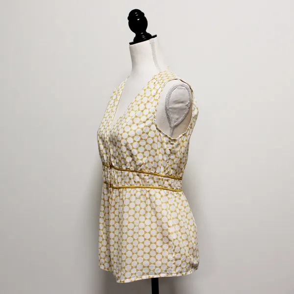 Banana Republic Sleeveless V Neck Geometric Blouse - Image 4
