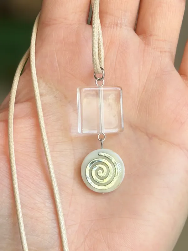Handmade boho vintage grunge funky whimsical unique swirl shell bead necklace🌀⭐️ - Image 3