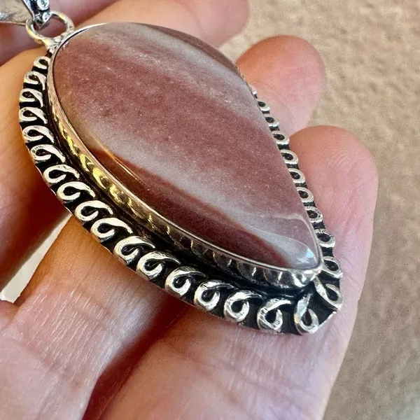 Silver tone and agate pendant necklace - Image 11