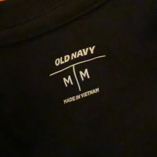 Old Navy T-shirt medium and large - Image 3