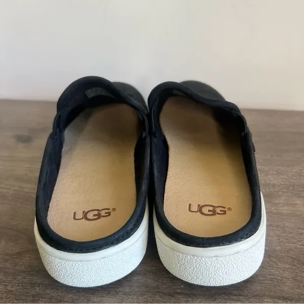 UGG NEW Women's Gene Slip On Black Leather Mule Size 6 #937 - Image 4