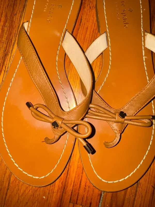 brown leather bow sandal size 9 - Image 2