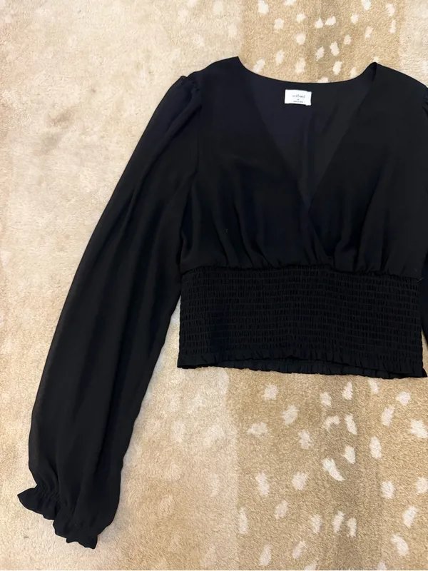 Wilfred Aritzia Wistful Blouse Black Size M Smocked V Neck Sheer Sleeve - Image 4