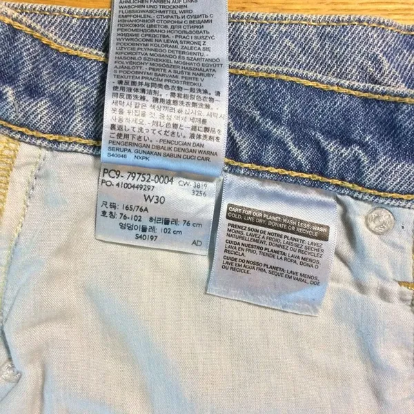Levi’s mini skirt denim jean light wash distressed 30 - Image 9