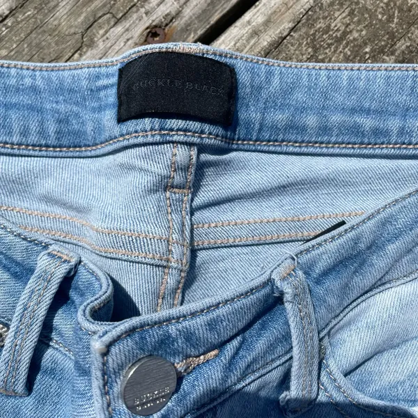 Buckle Light Blue Cropped Ankle Jeans - Image 4