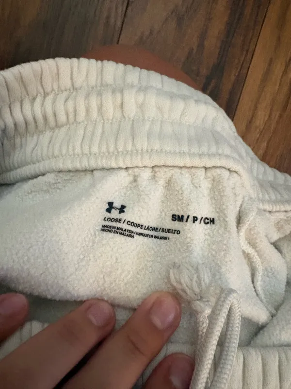Under Armour x Chicago Bulls Sweat Shorts Beige Size small - Image 5
