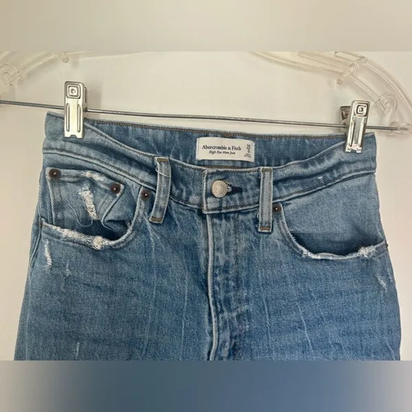 Abercrombie & Fitch High Rise Mom Jeans Distressed Size 0S Light Wash - Image 4