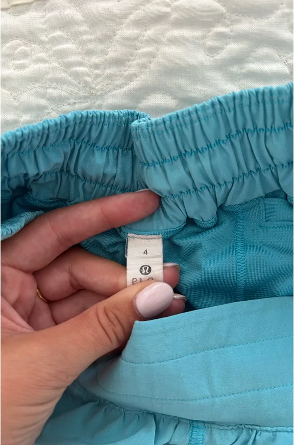 Lululemon Hotty Hot 2.5" Shorts - Image 2