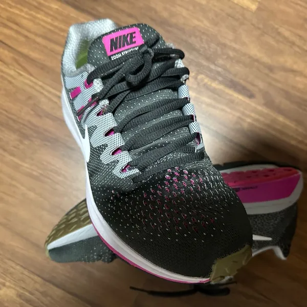 Nike Gray and Pink Athletic Sneakers - Image 6