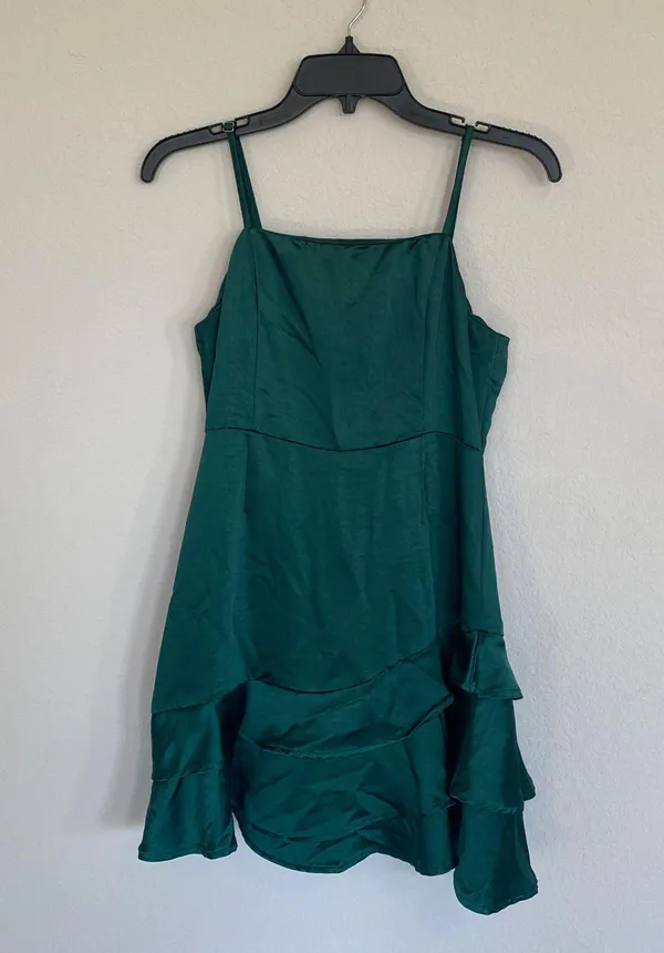 Lulu’s Emerald Green Satin Mini Dress With Ruffle Detail Size Small - Image 2