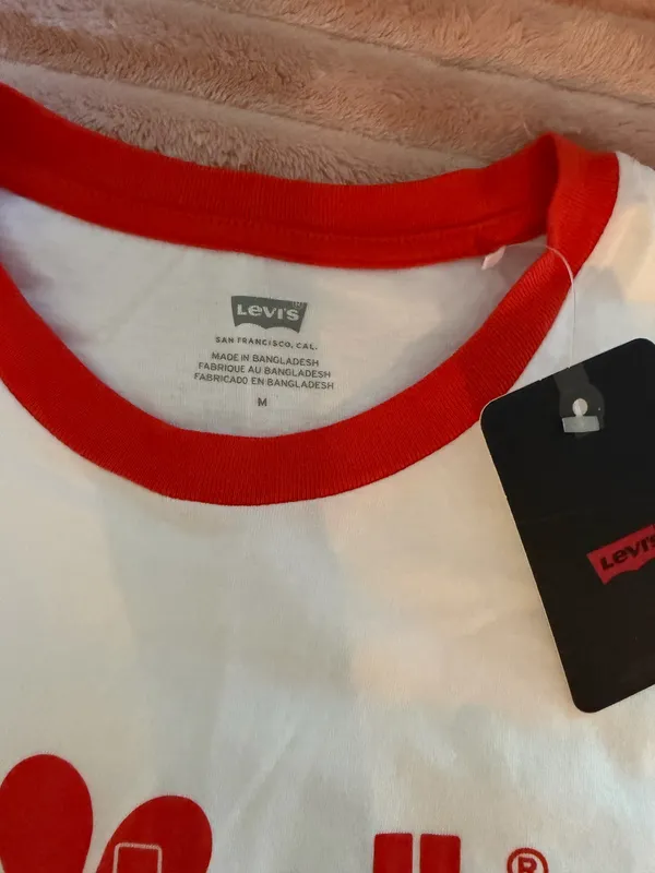 Levi’s Shirt Women’s Medium Tee - Image 2