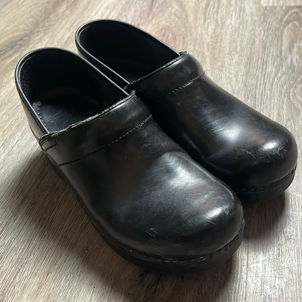 Dansko Leather Clogs Size 39 (US 8.5-9) Narrow - Image 6