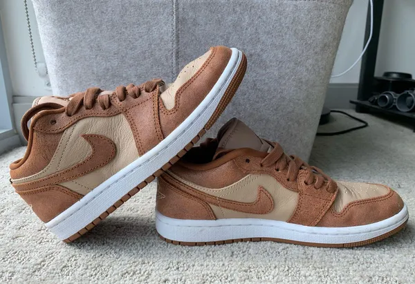 Women’s Air Jordan 1 low SE ‘Legend Coffee’ - Image 2