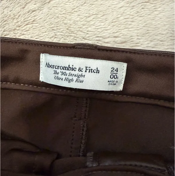 Abercrombie Curve Love Vegan Leather 90s Straight Pant - Image 5