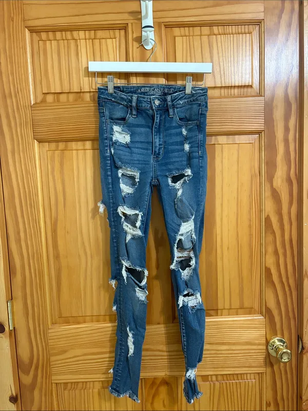 American Eagle Super Stretch Super High-Rise Distressed Jegging Size 2 - Image 2