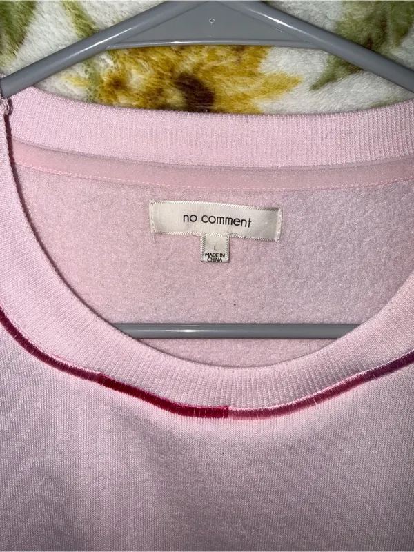 no comment size large pink smiley face sweatshirt - Image 2