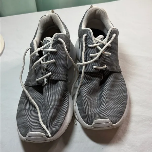 Nike Tennis Shoes women’s size 7‎ - Image 5