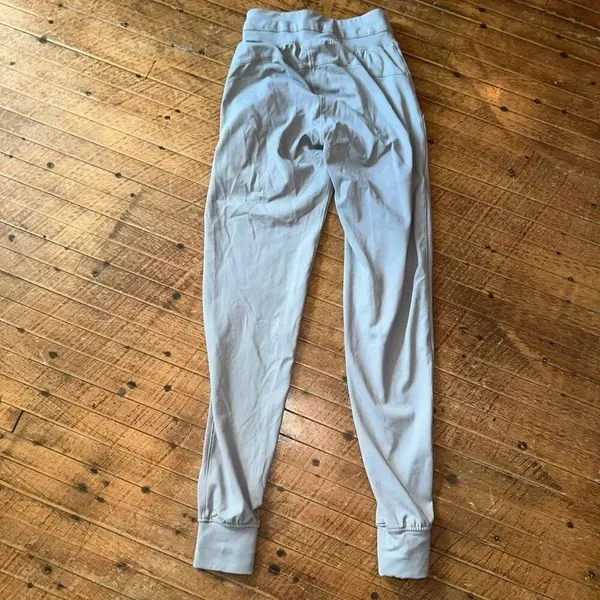 Zyia Ascend light gray XS athletic weekender joggers - Image 4