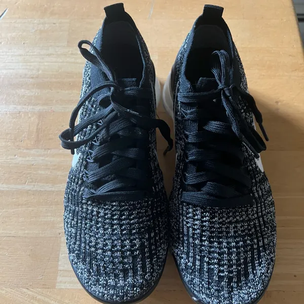 NIKE Vapormax women Sneakers size 6 - Image 3