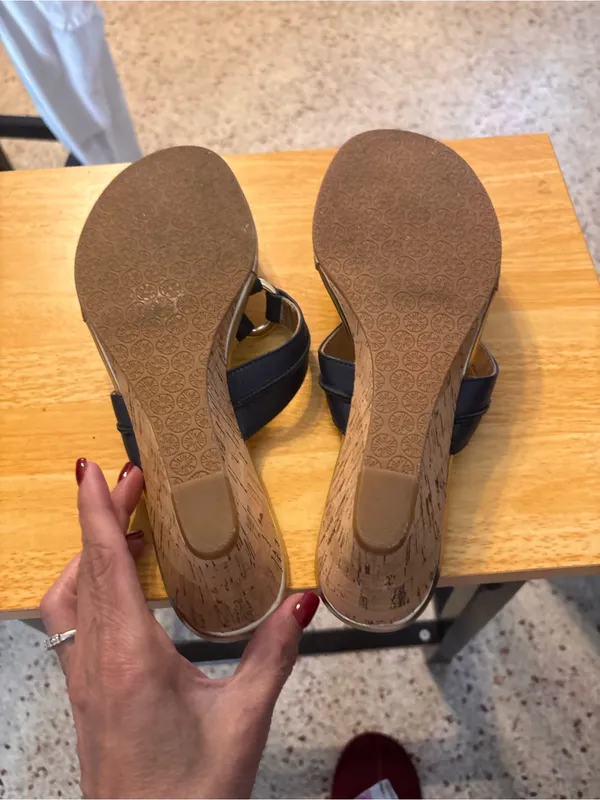 Lilly Pulitzer McKim wedge sandals size 9 - Image 9