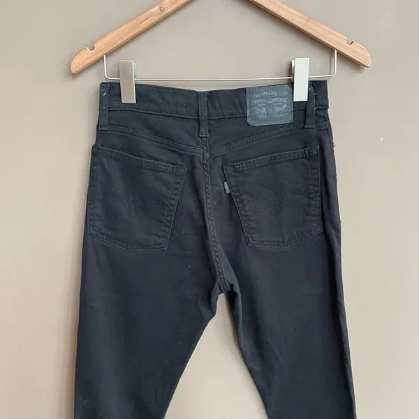 Levi’s Wedgie Skinny Distressed Raw Hem Jeans in Black‎ Size 27 - Image 4