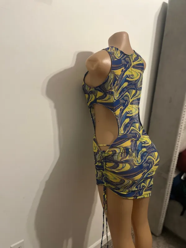 Potpot Eye-catching dress with a swirl pattern. Features bold cutouts and a halter neck design. Perfect for a night out. Two-piece bra and dress no underwear - Image 4