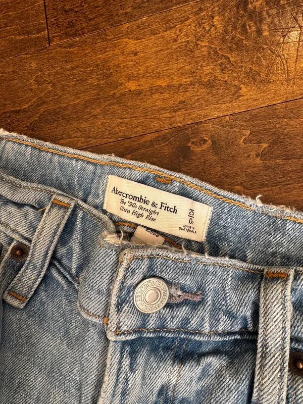 Abercrombie and fitch light wash high waisted straight leg ripped jeans US 25 - Image 6
