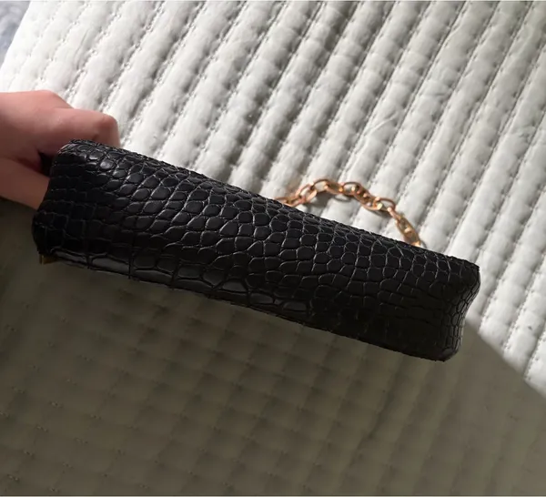 Black and gold crocodile pattern shoulder bag - Image 4