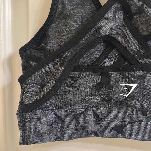 Gymshark Adapt Camo Seamless Sports Bra Black Size Small - Image 8