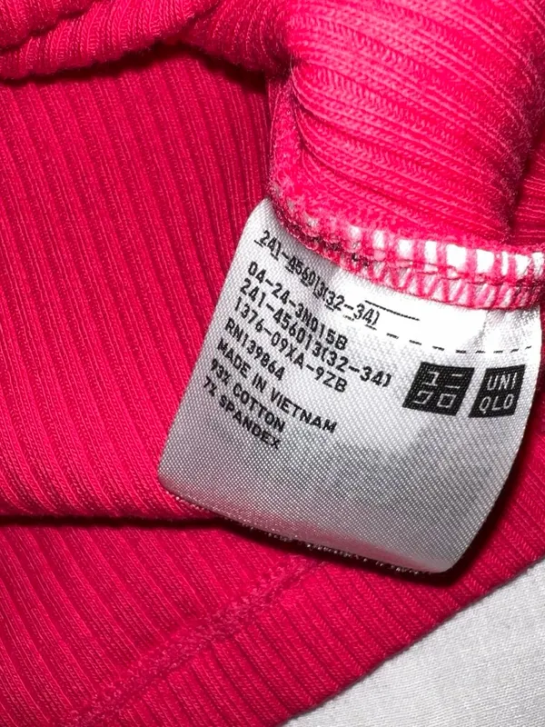 Hot pink Uniqlo ribbed tee. - Image 8