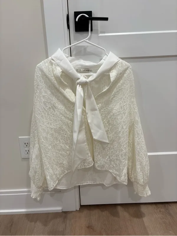 Alice + Olivia Cream Puff Sleeve Blouse Size Medium - Image 2