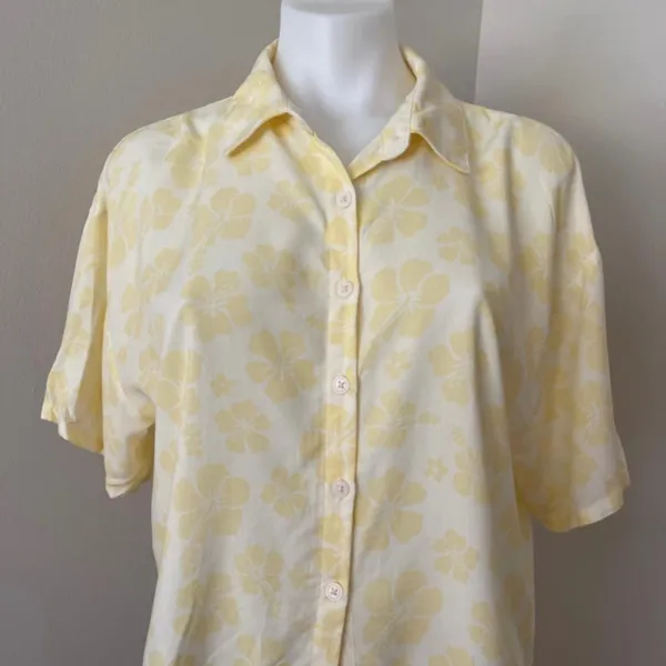 Forever 21 Hawaiian Hibiscus Cropped Button Down Shirt, Medium - Image 8