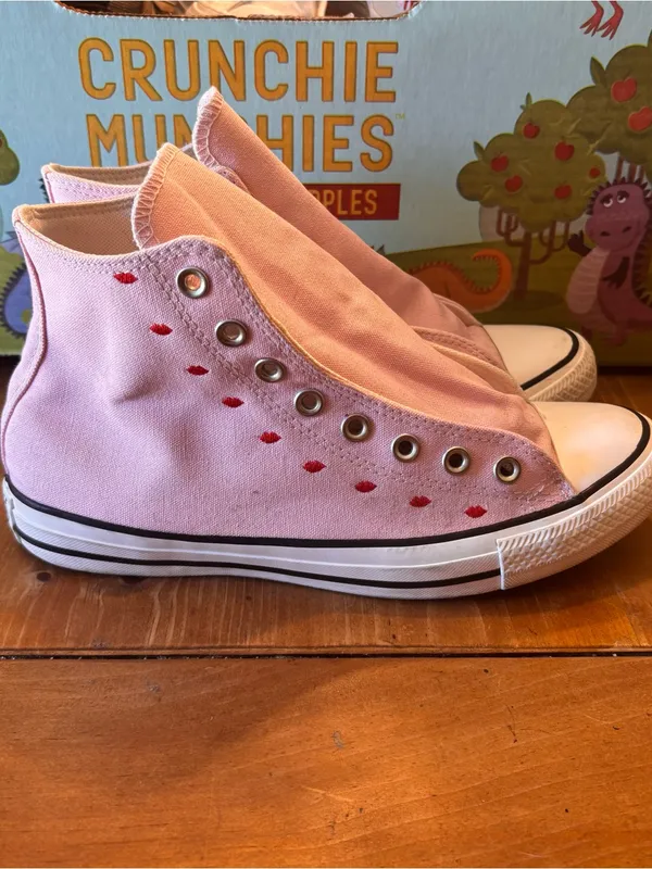 Converse womens Chuck Taylor high embroidered lips sneakers pink 10 - Image 4