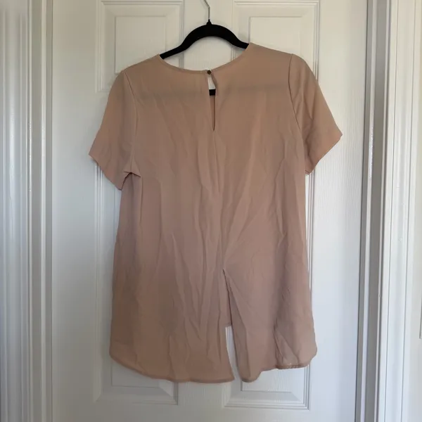 Sienna Sky Blush Pink Short Sleeve Blouse Size Medium - Image 4