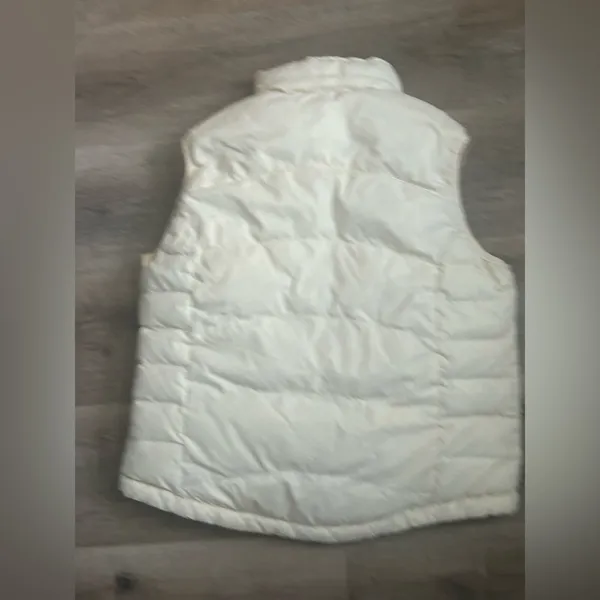 LL Bean Woman Red Floral Quilted Puffer Vest Reversible Fall/Winter Size Small - Image 2