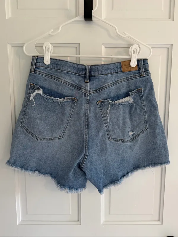 Abercrombie Curve Love High Rise Dad Shorts Distressed Denim 30/10 - Image 4