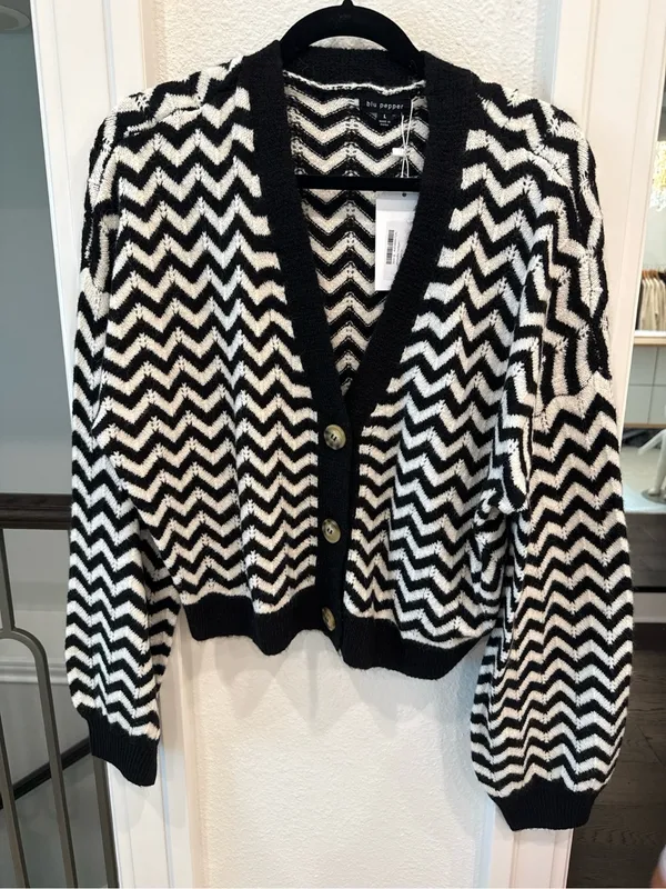 Blu Pepper NWT Black Ivory Chevron Knit Cardigan Sweater Large - Image 2
