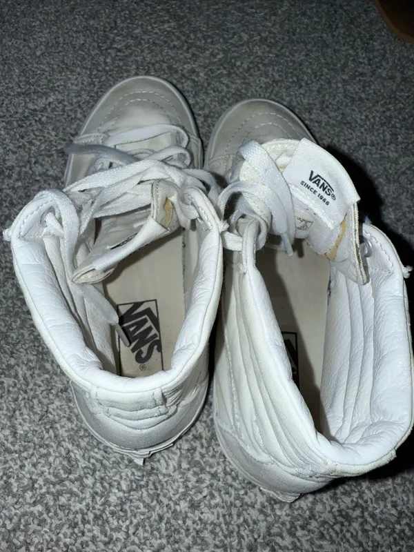 White vans  - Image 3