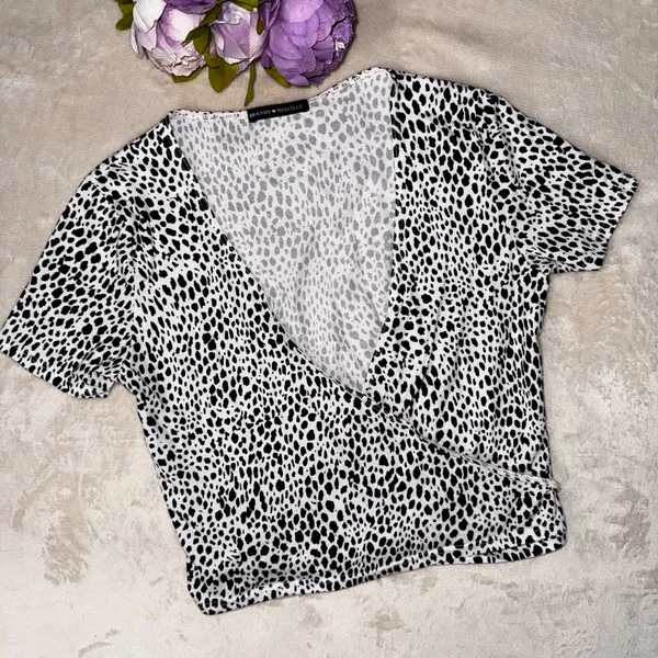 Brandy Melville Black and White Dotted Wrap Top - Image 2