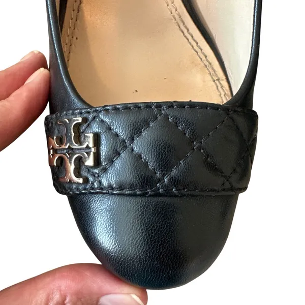 Tory Burch Marion Quilted Leather Wedge Pumps Black Gold Logo Size 8.5 - Image 10