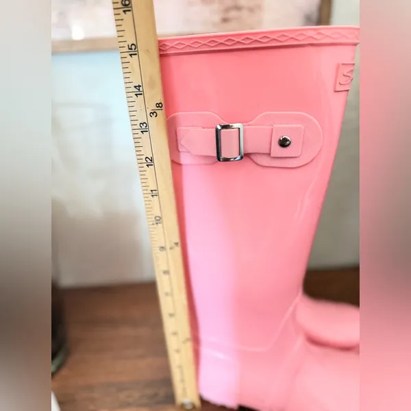 Seven7 brand. Womens Pink Glossy Rain Boots size 7 - Image 6