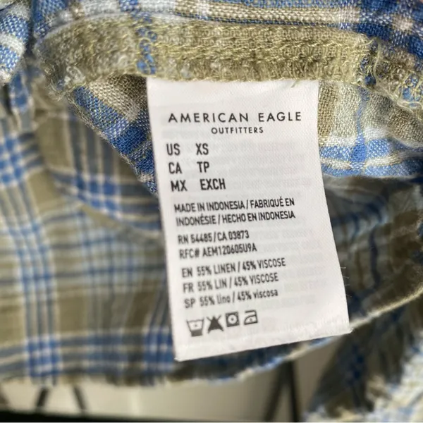 American Eagle Linen Blend Plaid Crop Button Down Shirt - Image 3