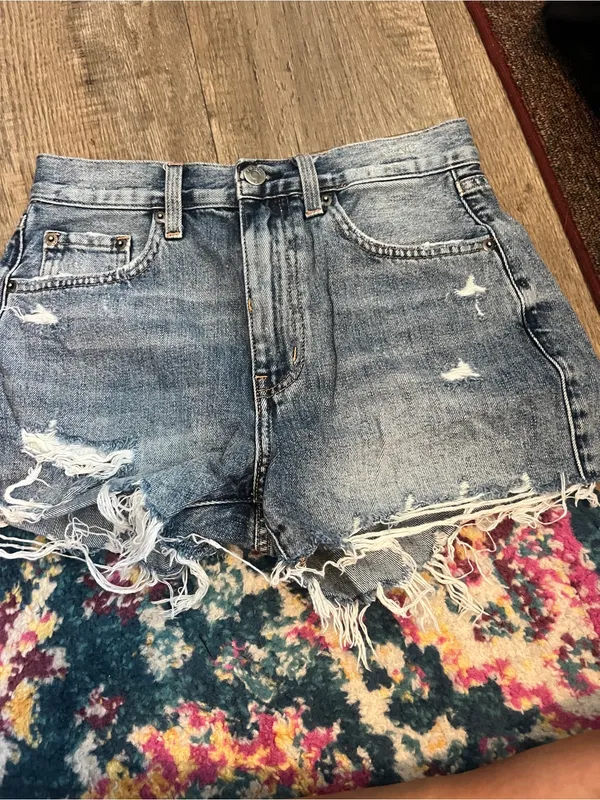 pistola medium blue distressed frayed denim shorts - Image 6