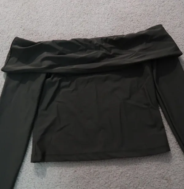 Edikted Green Off The Shoulder Top - Image 3