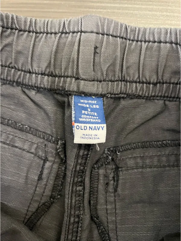 Old Navy Cargo Pants - Image 4