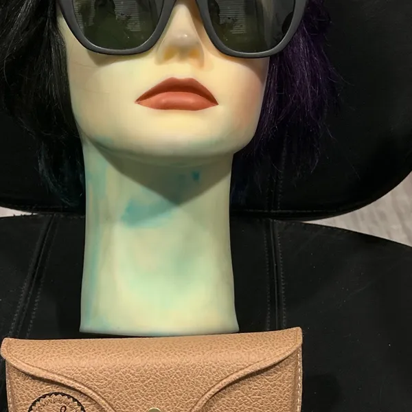 Toms Chic Black Sunglasses with Ray ban case - Image 16