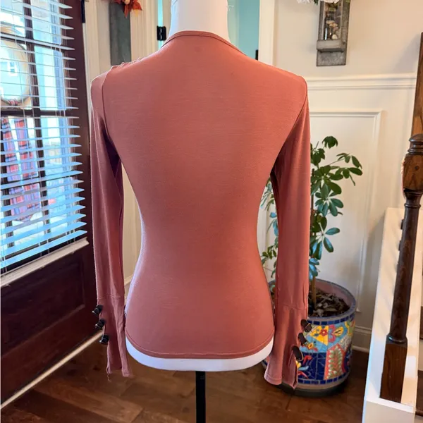 Boutique NWOT Unique Elegant Ruffled Women's Top with Silk & Buckle Detail - Image 2
