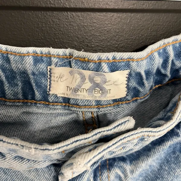 We The Free FREE PEOPLE Loose Fit Distressed Straight Leg Light Wash Denim Jeans Sz 28 EUC - Image 2