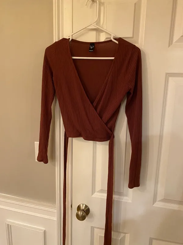 Windsor Wrap Cropped Sweater - Image 5