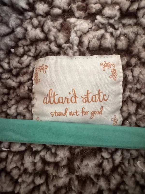 Altar'd State Taupe Sherpa Lined quilted‎ vest Women's Medium - Image 2